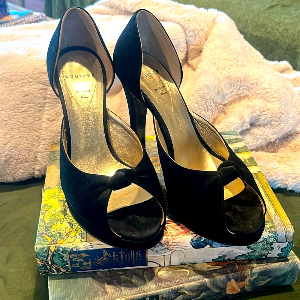 Unutzer Peep Toe PinUp Style Suede Pump